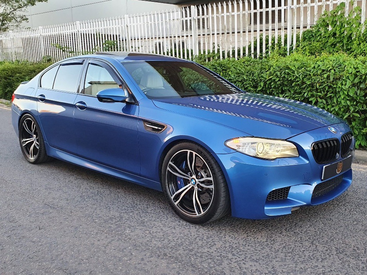 BMW M5 4.4 V8 DCT MONTE CARLO BLUE